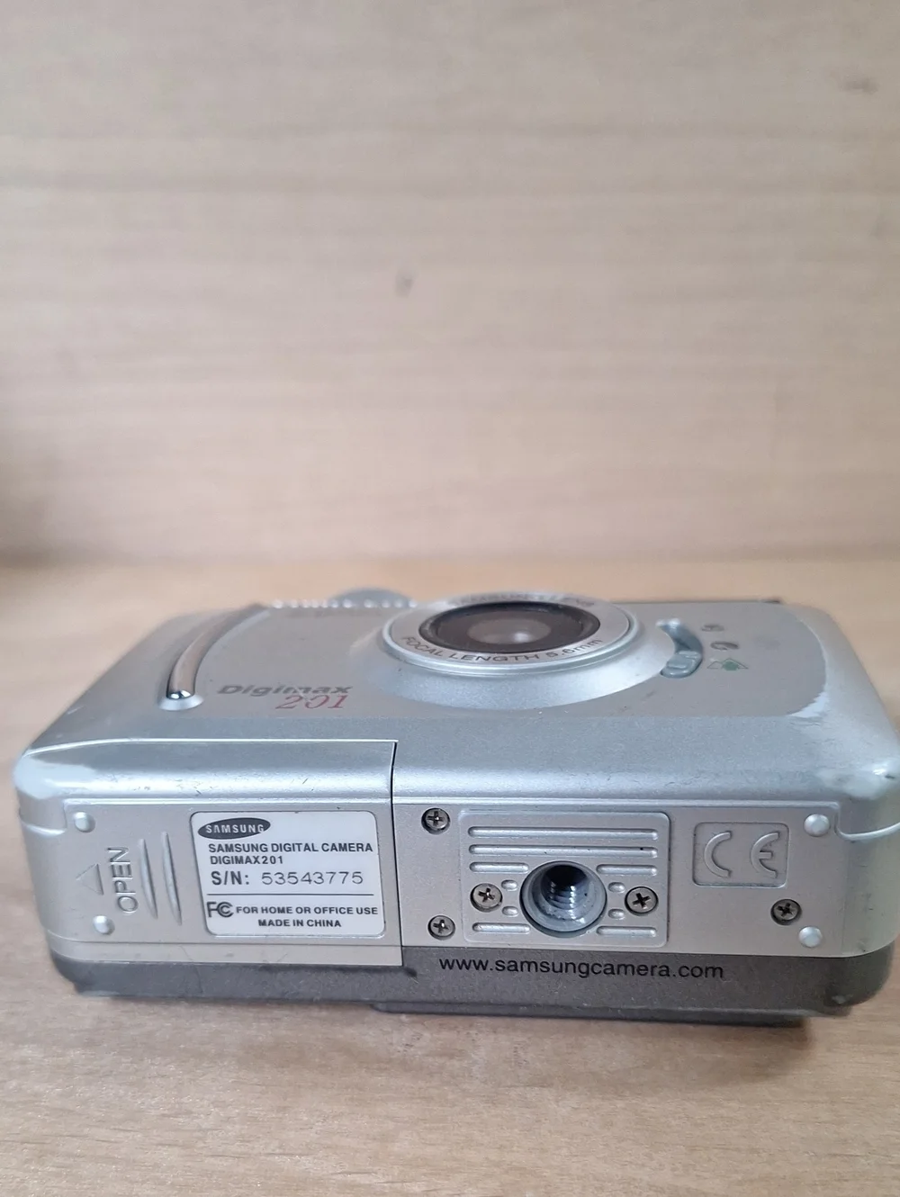 Vintage Samsung Digimax 201 digital camera Selling For Parts